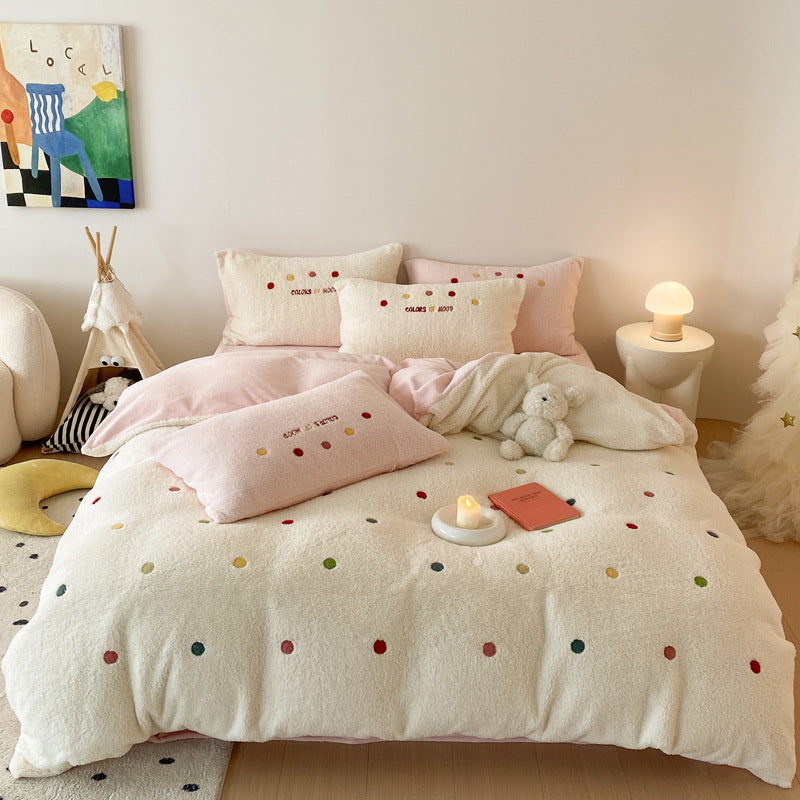 Cozy teddy fleece bedding set with colorful dots and extra soft surface