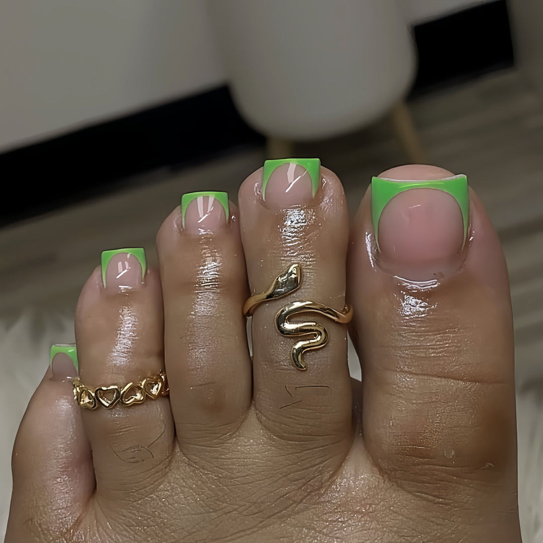 Premium French Tip Pedicure Kalsten