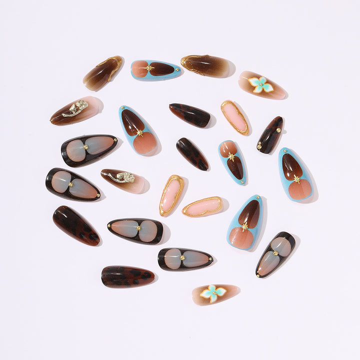 Artificial nail set with luxurious gold design and floral accents Kalsten