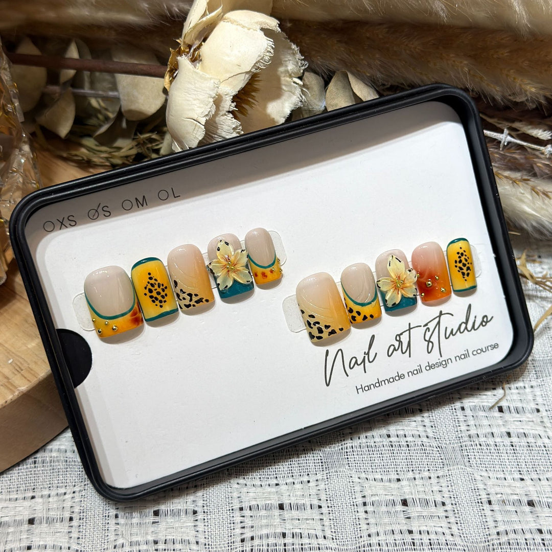 Floral Themed Press-On Nail Art Set Kalsten