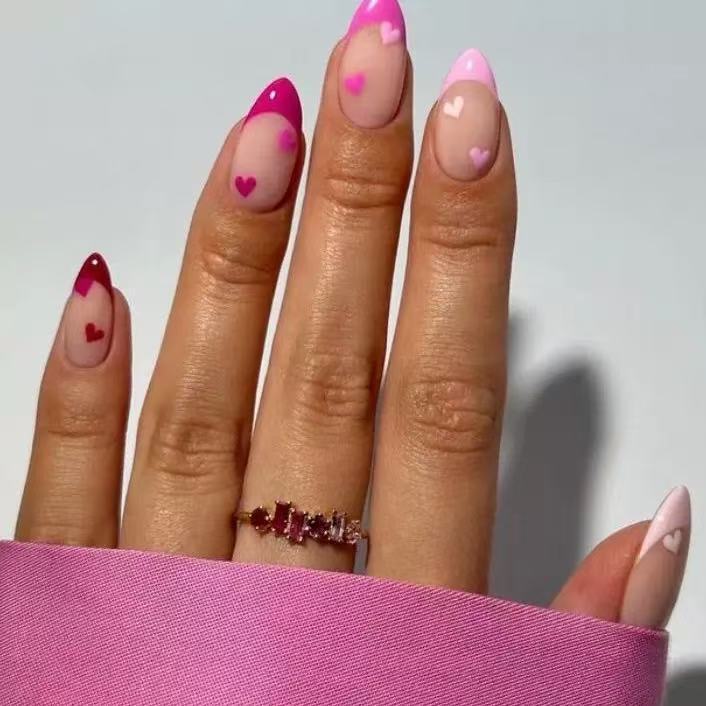 Artificial nail set with romantic heart designs Kalsten