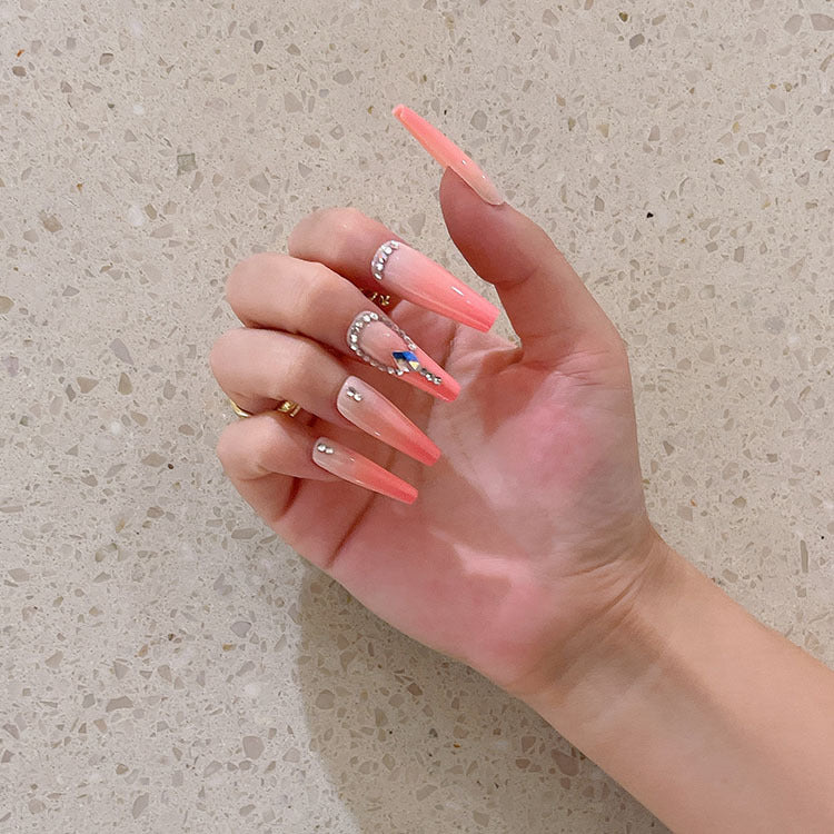Artificial nails with glitter and stone embellishments Kalsten