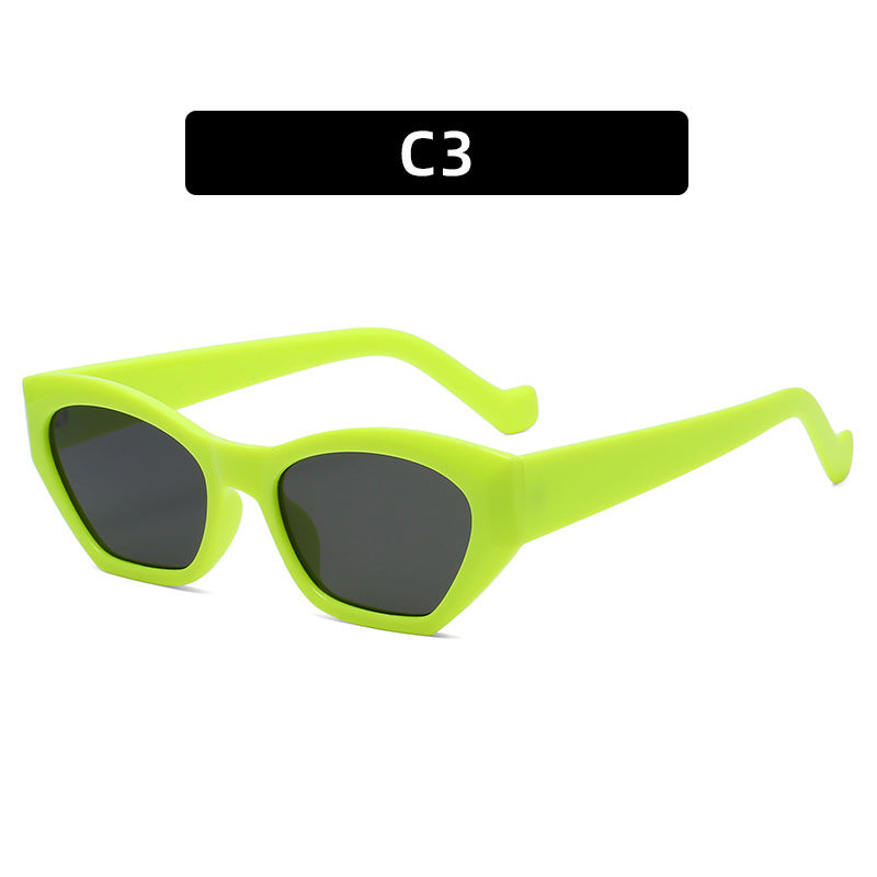 Trendy Cat-Eye Sunglasses with Bold Frames