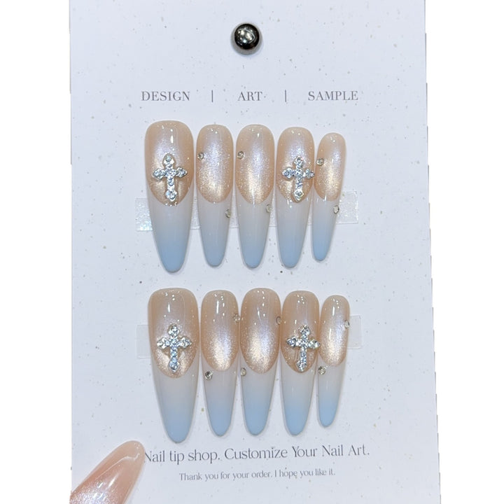 Artificial nails with luxurious sparkling rhinestone details Kalsten