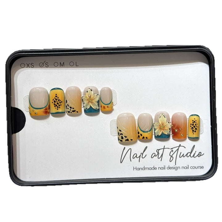 Floral Themed Press-On Nail Art Set Kalsten
