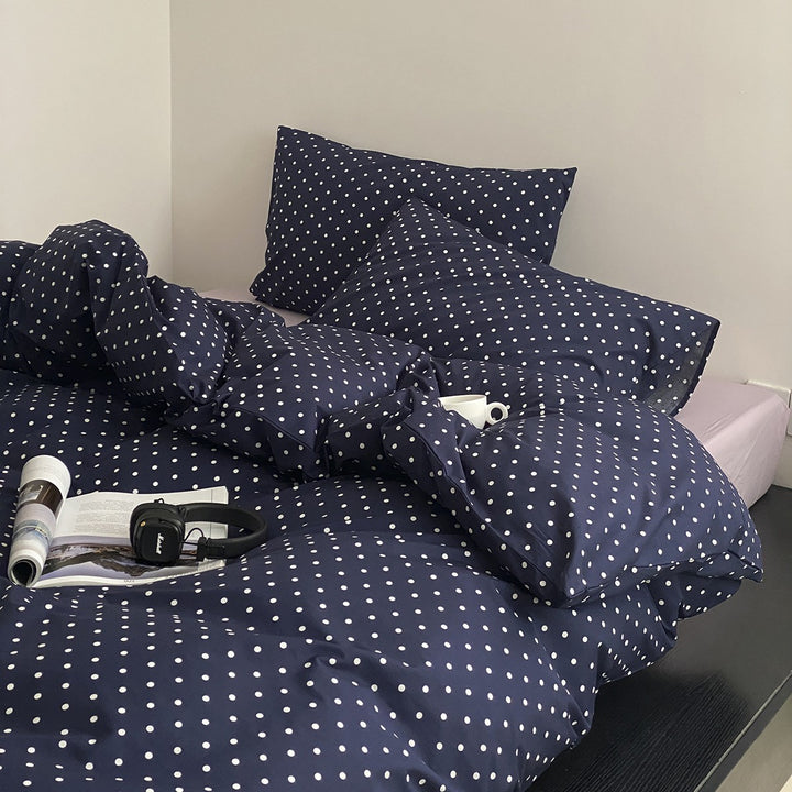 Cotton percale bedding set with minimalist polka dot pattern and hotel closure