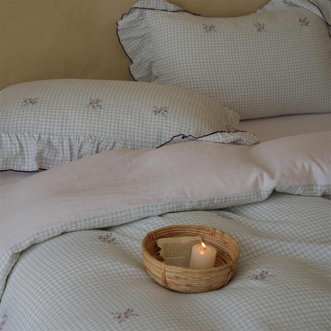 Quilted bedding set made of cotton blend with gingham check and delicate floral embroidery