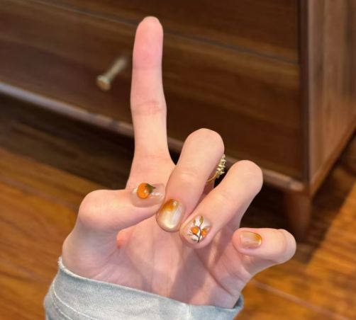 Artificial Nails in Stylish Ombre Design Kalsten