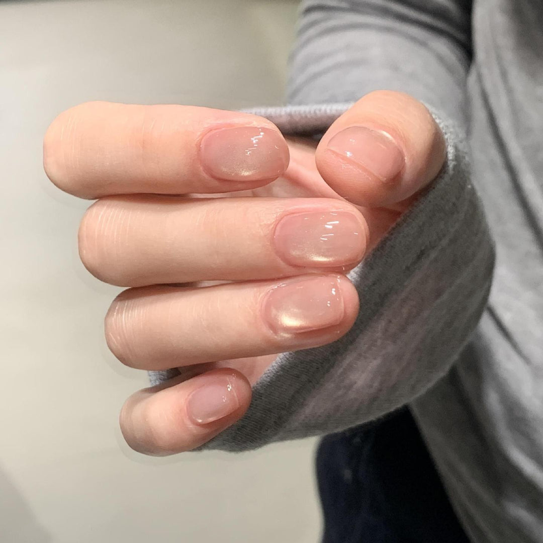 Shiny artificial nails with natural effect Kalsten