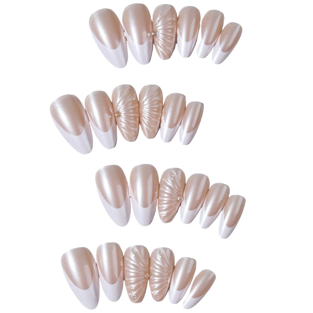 Artificial nail set with elegant shell pattern and glitter accents Kalsten