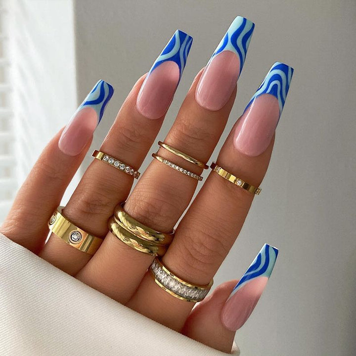 Art nails with wave pattern Kalsten