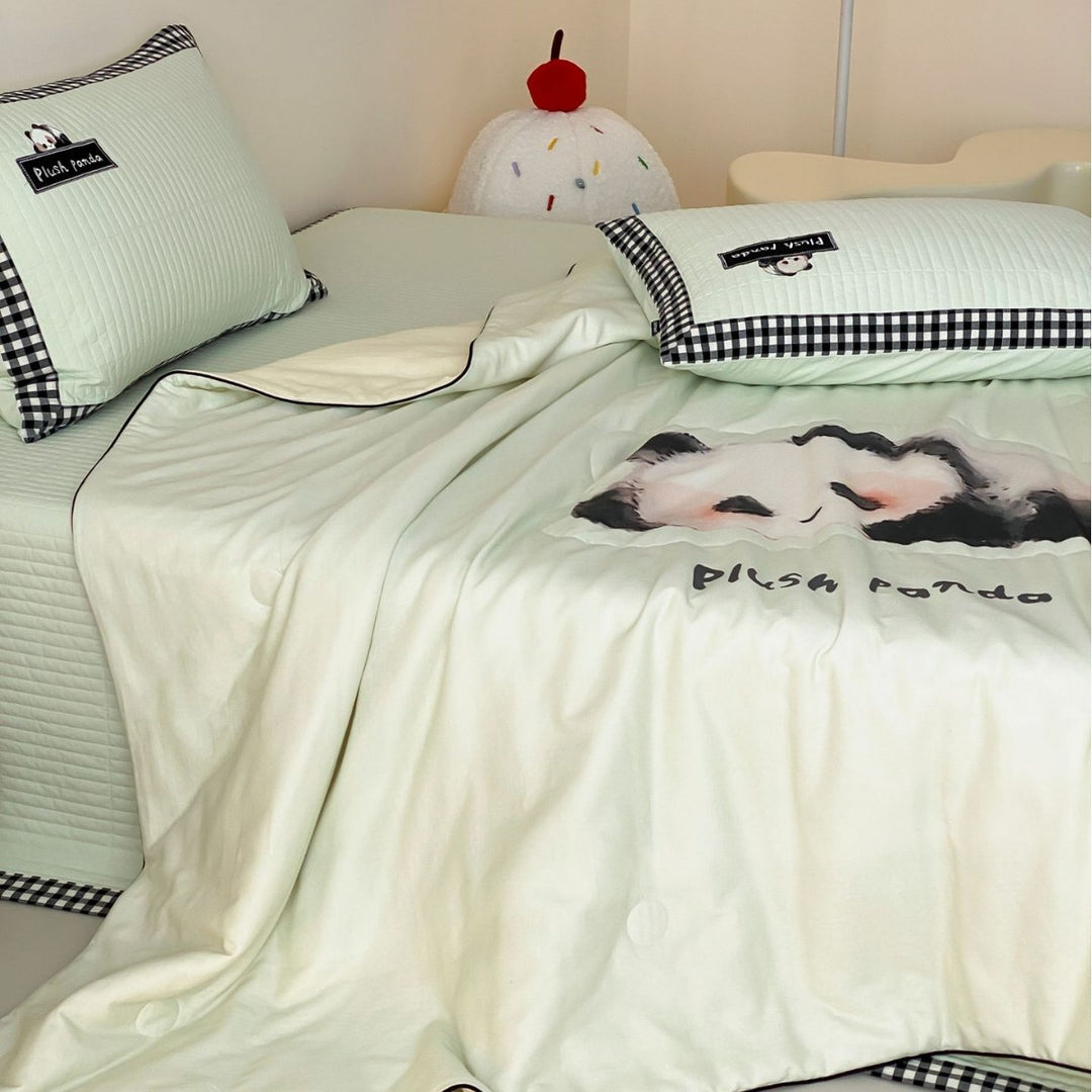 Children's bedding set with embroidered teddy bear and gingham trim