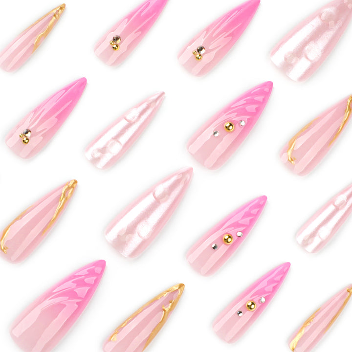 Luxurious artificial nails with elegant gold accent Kalsten