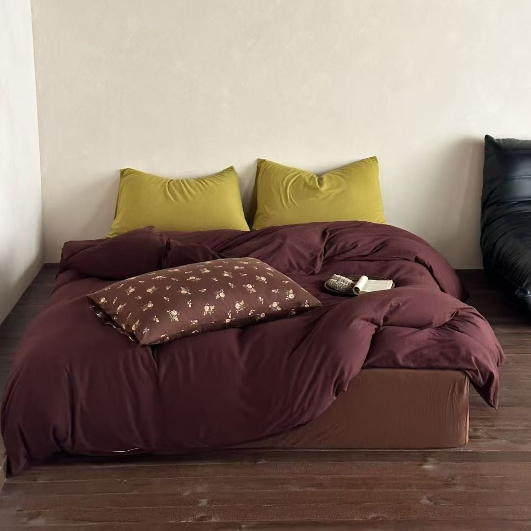 Satin bedding set in luxurious silk look