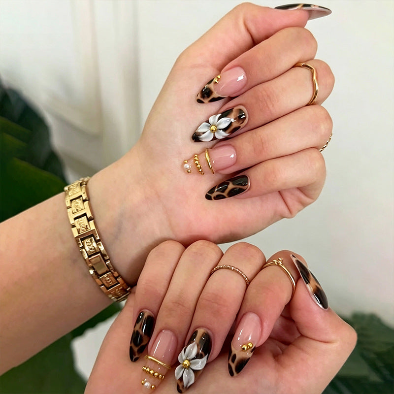 Artistic Nail Tips with Animal Designs Kalsten