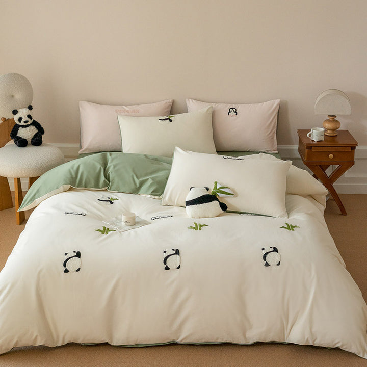 Embroidered bedding set with panda motif made of cotton satin and reversible function