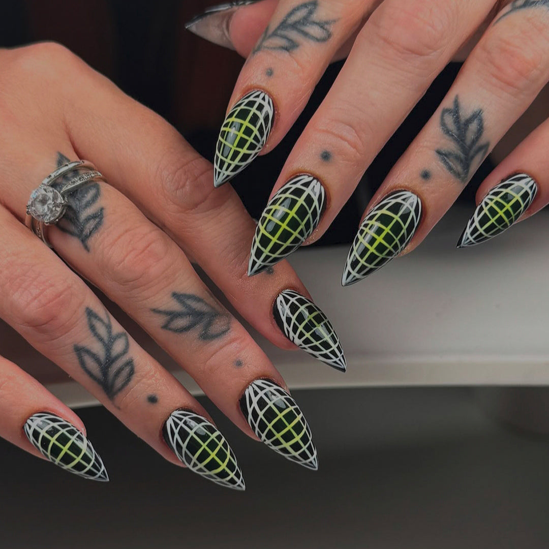 Trendy Geometric Nail Art Kalsten