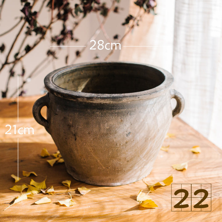 Rustic ceramic pot with handmade design Kalsten