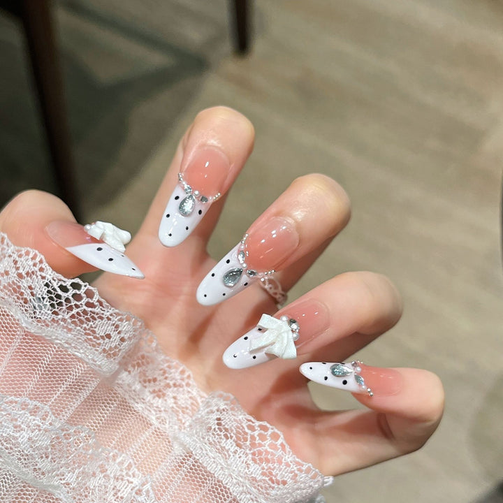 Elegant Press-On Nail Art Kalsten