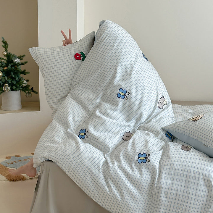 Reversible cotton satin bedding set with fine stripe pattern and cute cat embroidery