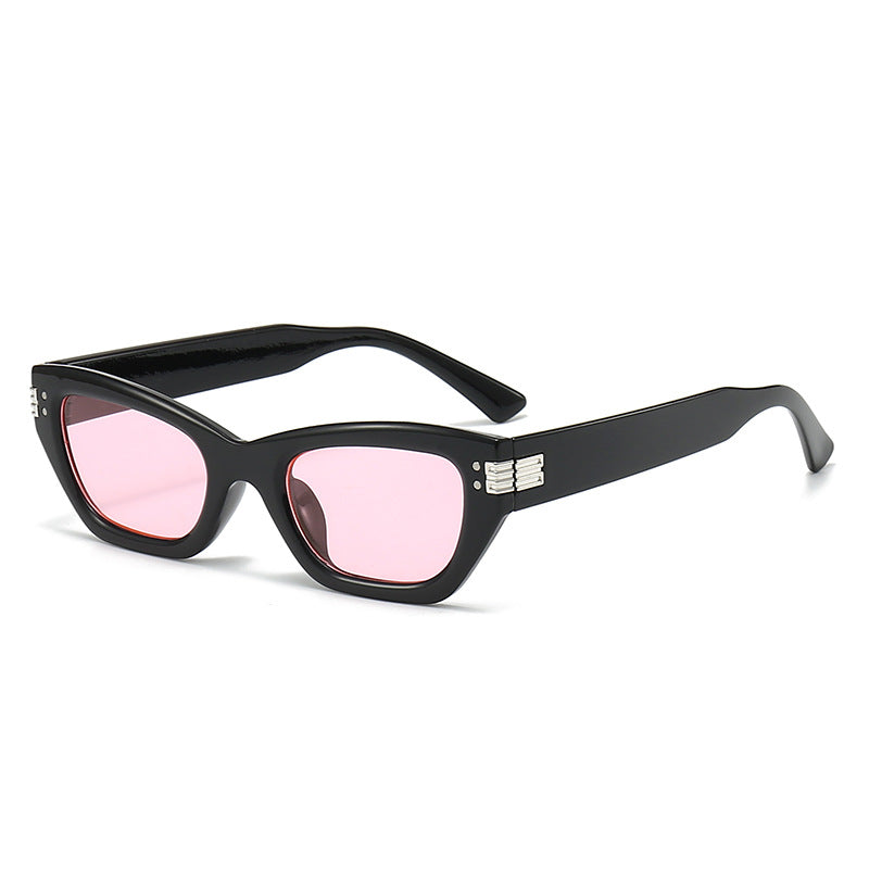 Sophisticated Appeal Stylish Cat-Eye Sunglasses