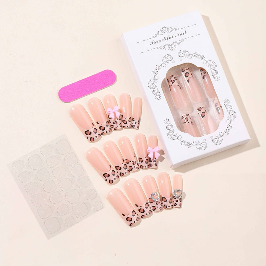 Nail art set with trendy leopard pattern and embellished details Kalsten