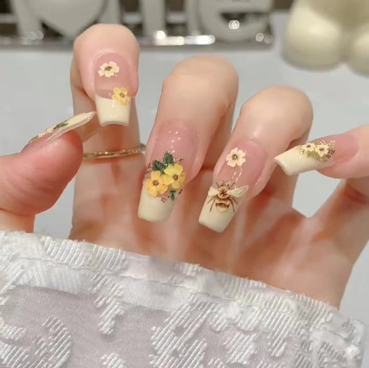 Floral-Themed Press-On Nail Art Set