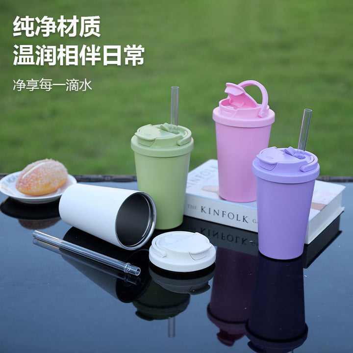 Ladies silicone drinking cup with secure closure system Kalsten