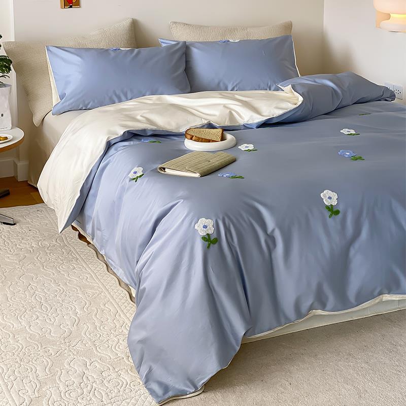 Reversible cotton satin duvet cover set with embroidered sheep and tree appliqués