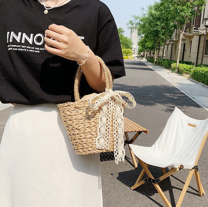 Playful basket bag with lace ribbon Kalsten