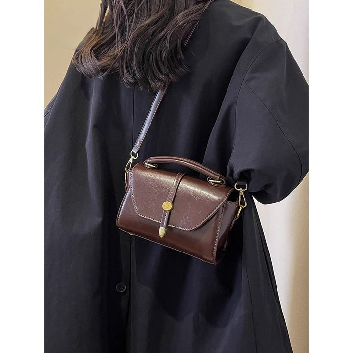 Vintage-Inspired Leather Handbag Kalsten