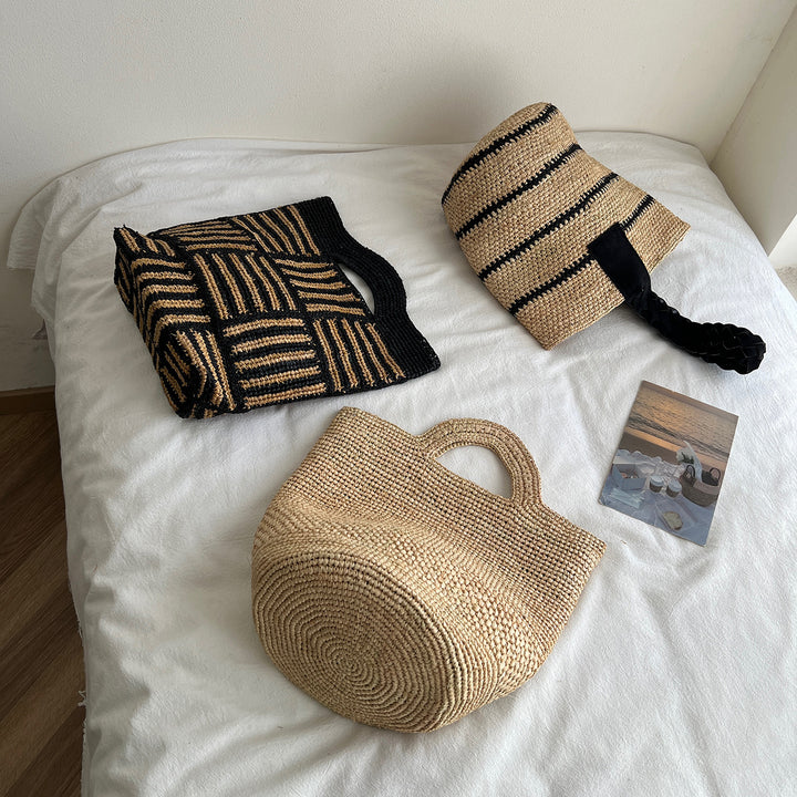 Handmade straw bag with fashionable striped pattern Kalsten