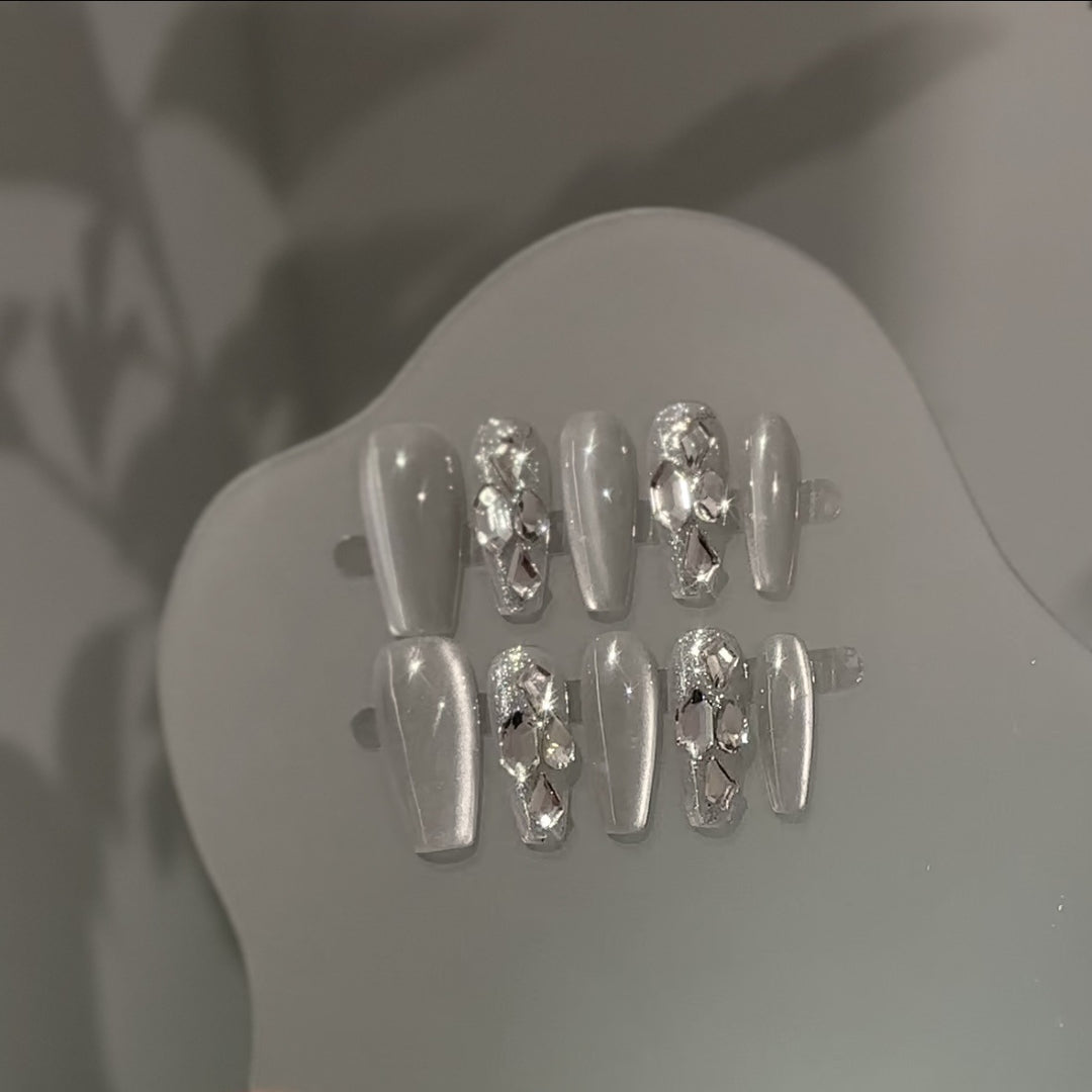 Decorative Press-On Nail Design Set with Glittering Accents