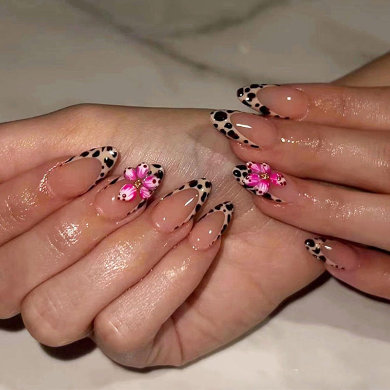 Nail art set with trendy floral designs and elegant dots Kalsten