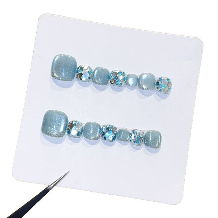 Glamorous artificial nails in the cool glitter design Kalsten
