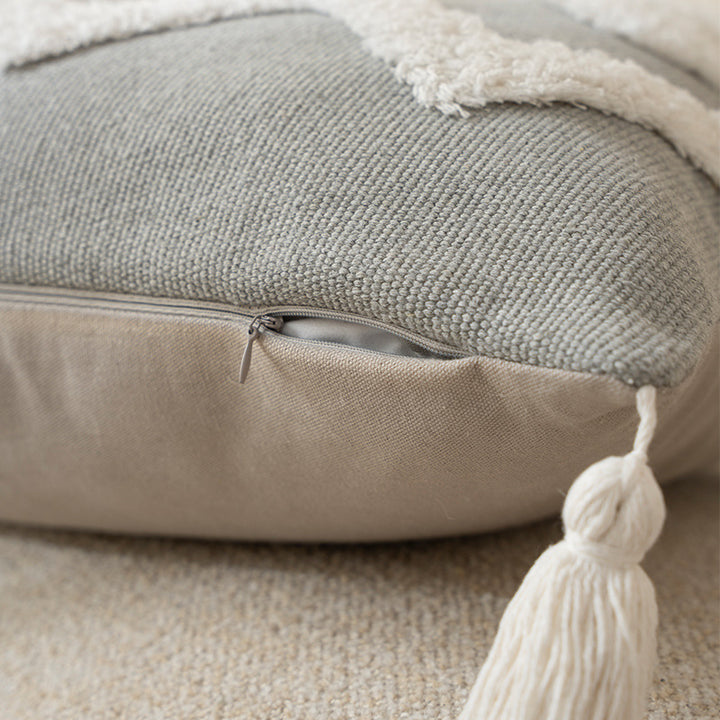 Square decorative cushion with boucle relief, zigzag and diamond pattern as well as tassels