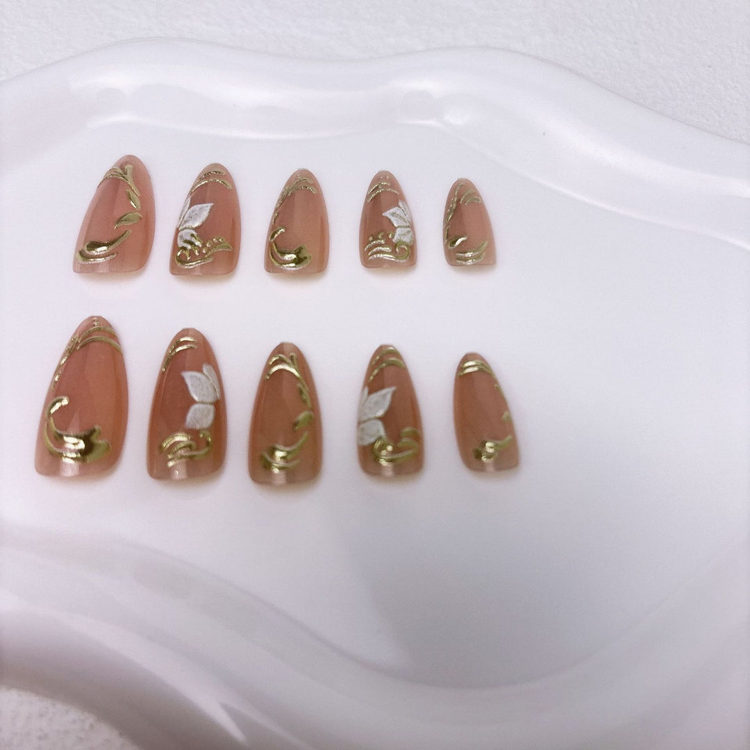 Elegant artificial nails with marble and gold accents Kalsten