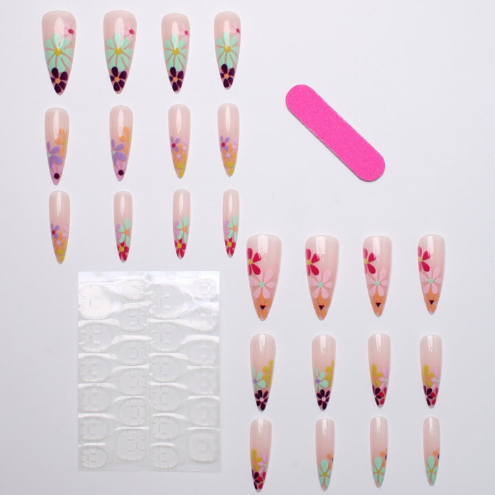 Nail art with floral patterns Kalsten