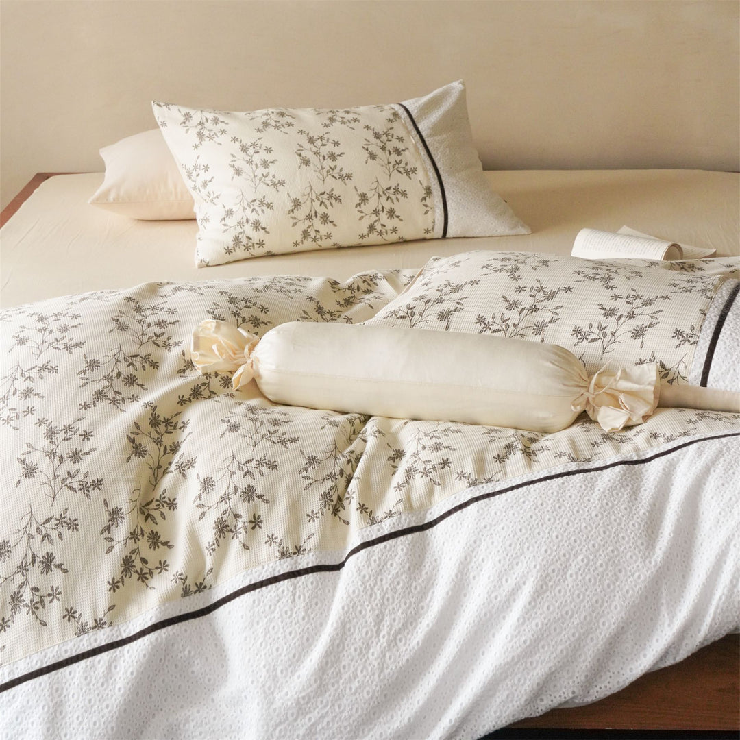 Cotton bedding set with waffle structure, fine floral print and decorative ribbon