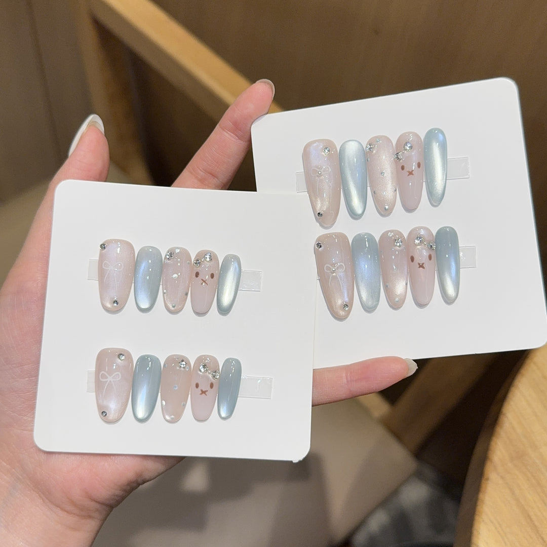 Artificial nails with playful details Kalsten
