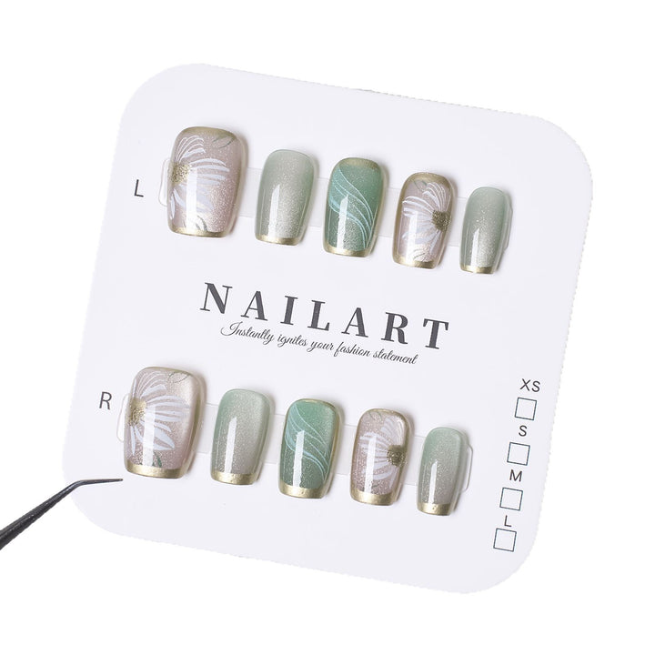 Artificial nails with floral accents and glamorous gold trim Kalsten
