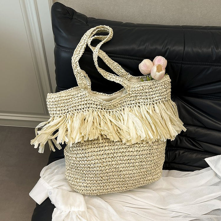 Elegant straw bag with fringed accents Kalsten