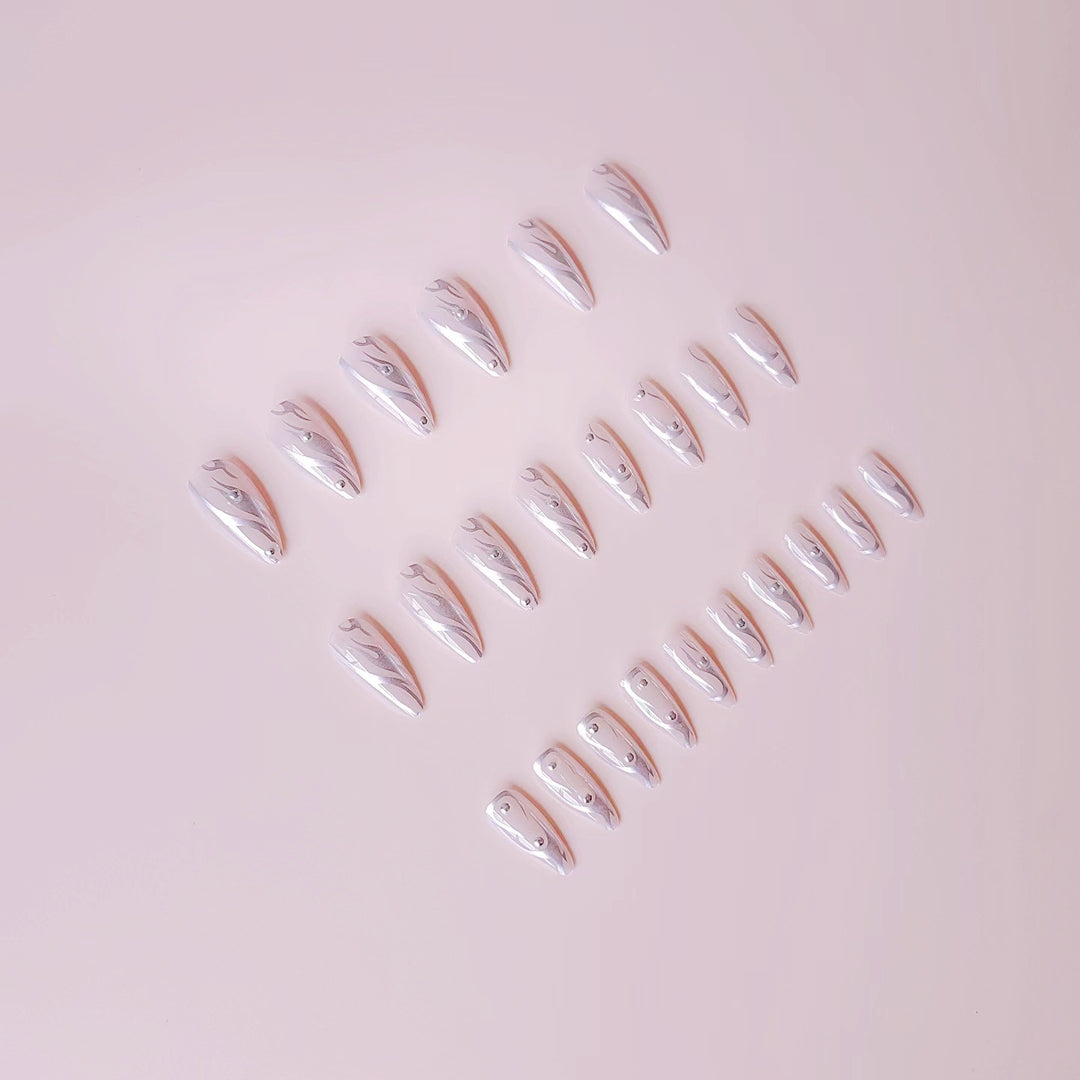 Nail set with elegant water drop design and 3D accents Kalsten