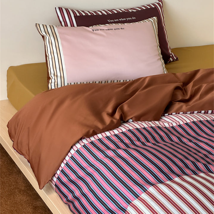 Bedding set made of cotton satin with double-sided stripe design
