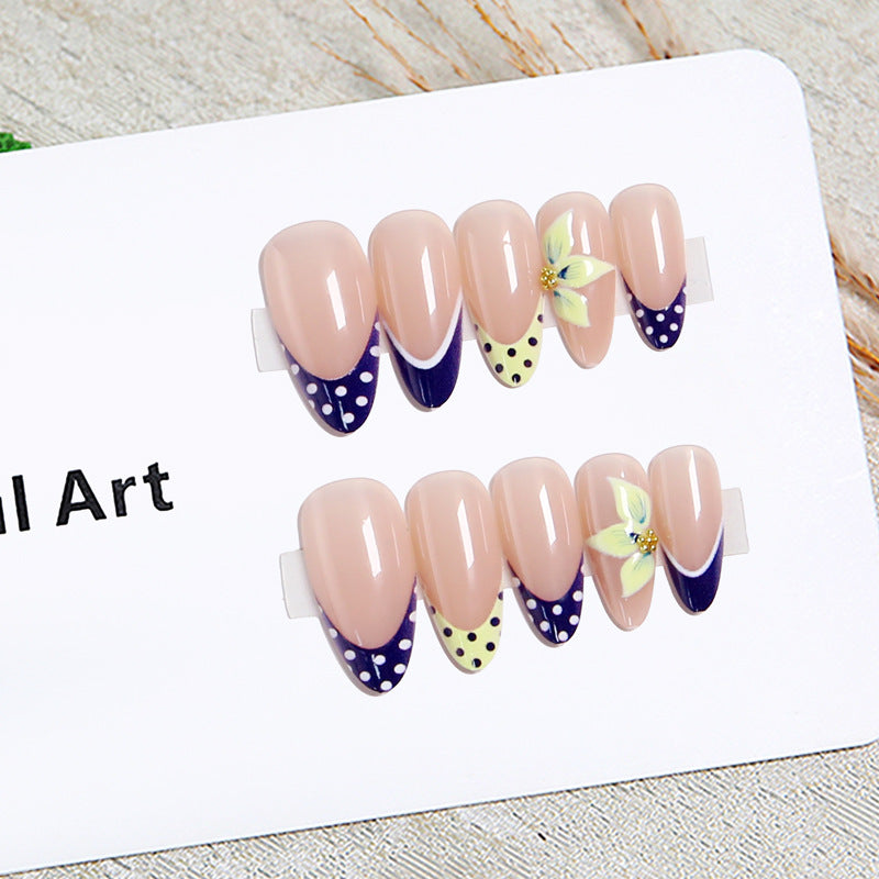 Artful nail tips with floral accent Kalsten