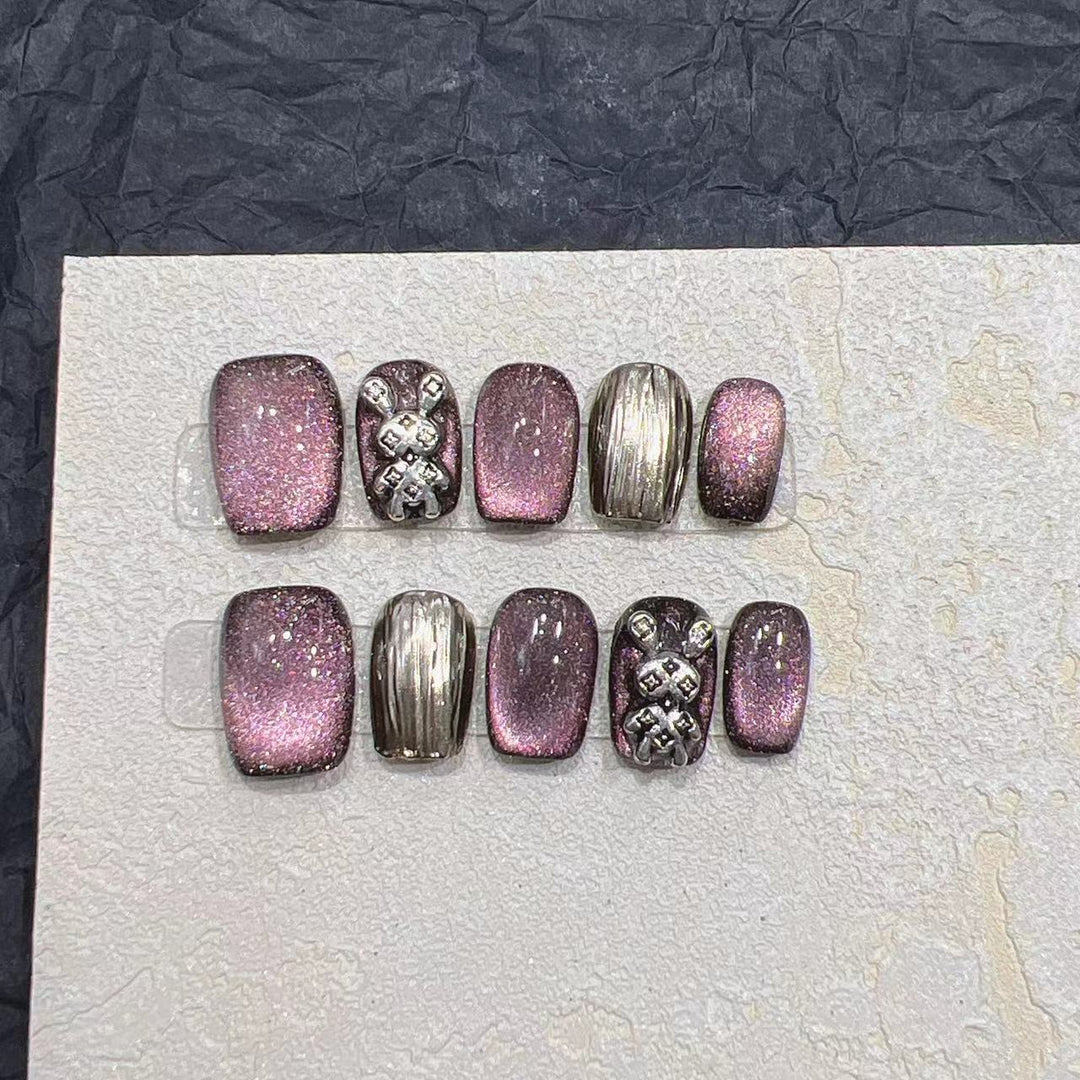 Glamorous Press-On Nail Art Set with Elegant Metallic Accents Kalsten