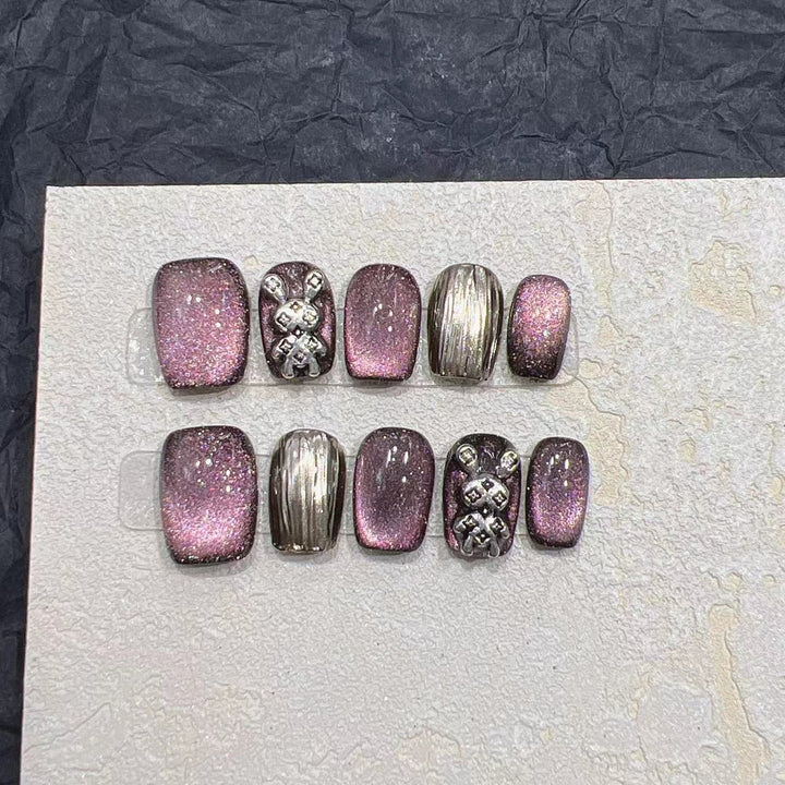 Glamorous Press-On Nail Art Set with Elegant Metallic Accents Kalsten