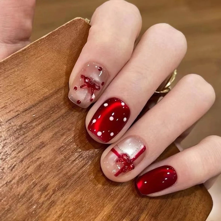 Artificial nail set with festive gift design and elegant glitter accents Kalsten