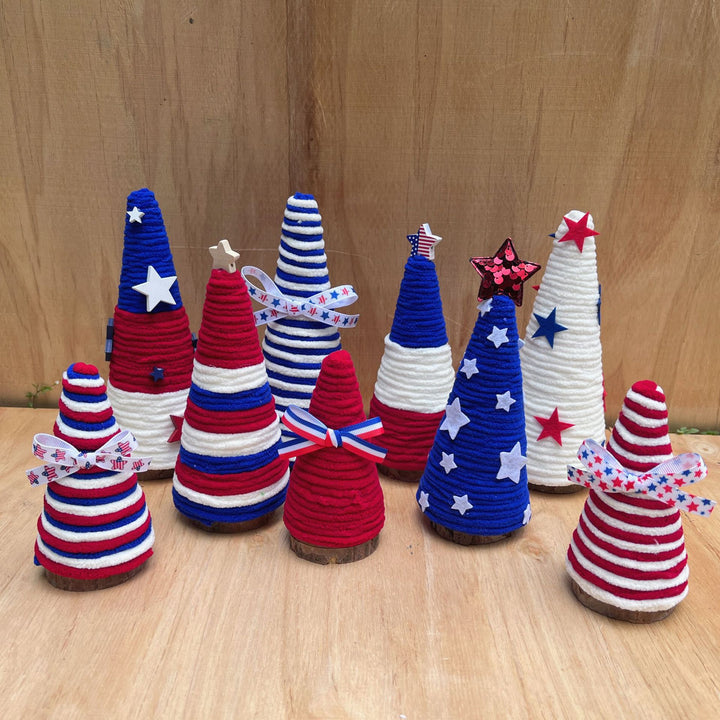 Unisex festive table tree made of knitted fleece with star topper and wooden base Kalsten