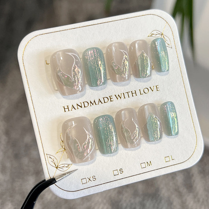 Artistic Nail Tips with Floral Design Kalsten
